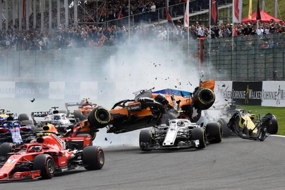 La McLaren dello spagnolo ha letteralmente preso il volo. Afp